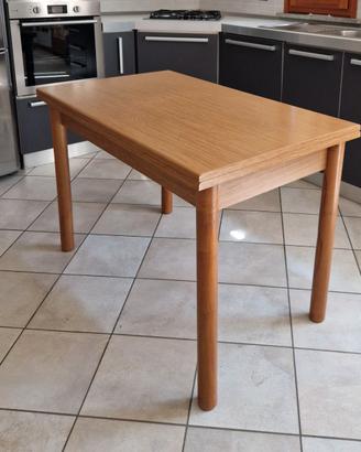 Tavolo da cucina in legno