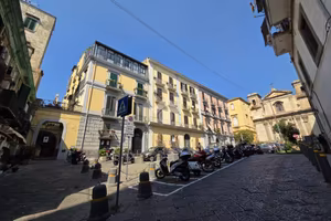 MONOLOCALE A NAPOLI