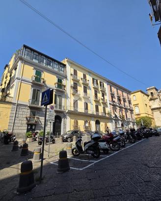 MONOLOCALE A NAPOLI