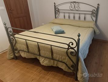 Meraviglioso letto in ferro battuto