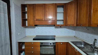 Cucina angolare in legno