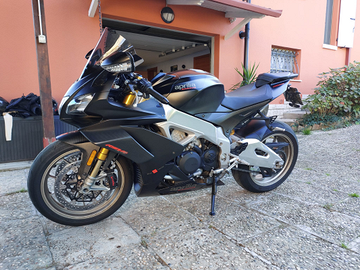 Aprilia RSV4 1100 Factory