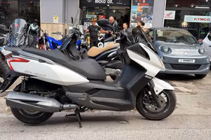 KYMCO Downtown 300i .