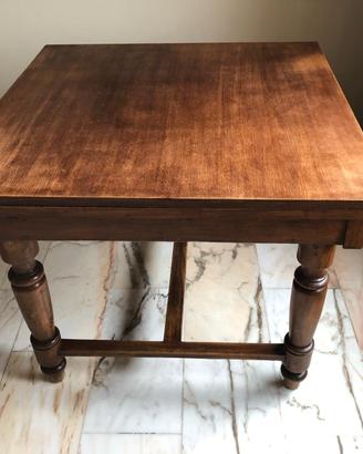 Tavolo in legno massello allungabile fino a 190cm