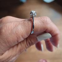 Diamante solitario anello oro bianco
