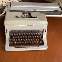 Macchina da scrivere Olivetti linea 88