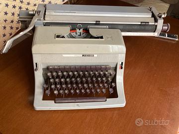 Macchina da scrivere Olivetti linea 88