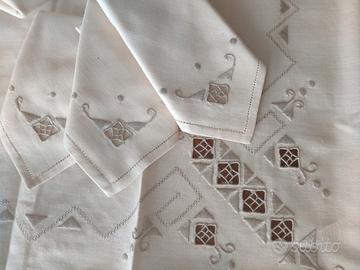 tovaglietta vintage ricamo a mano/6 tovaglioli 