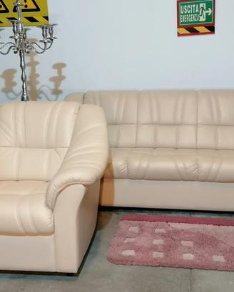 PRATICAMENTE NUOVO set divani in pelle ! CONSEGNA