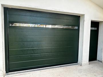 Portone basculante sezionale garage