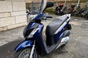 Honda SH 150i + ricambi originali - 2010