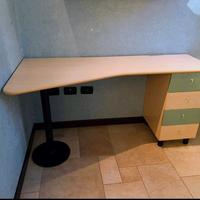 scrivania+2 mensole+sedia