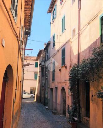 2 LOCALI A VALENTANO