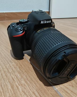 Nikon D5600 + 18-140 VR + 3 batterie + kit lenti