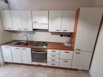 Cucina Lineare 3 metri e 30 con elettrodomestici