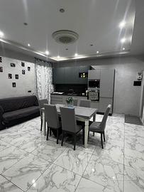 cucina+ tavolo+ sedie