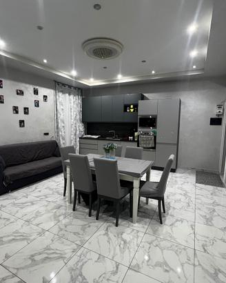 cucina+ tavolo+ sedie