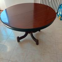 Tavolo rotondo allungabile. 