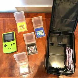 Valigetta con Game Boy Color e Giochi Pokemon