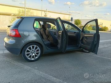 È una golf, cinque perfettissimo, funziona bene
