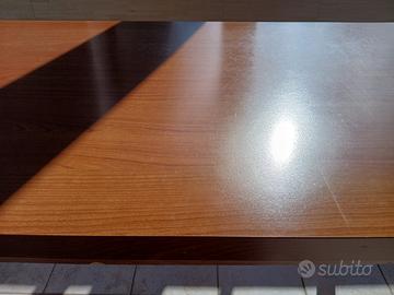 Tavolo color ciliegio con piedi in faggio 1.40x80