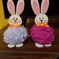 Conigli pasquali in lana