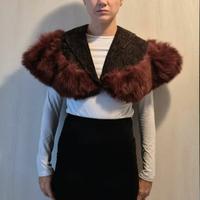 Collo pelliccia marrone e rosso