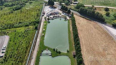 Attività / Licenza di 200 m² con 2 locali a Borgo 