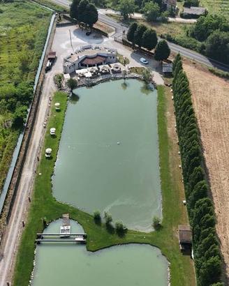 Attività / Licenza di 200 m² con 2 locali a Borgo 