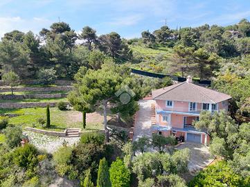 VILLA SINGOLA A CIPRESSA