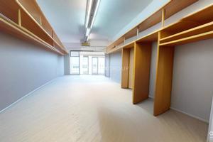 LOCALE COMMERCIALE IN VIA FRANCESCO CRISPI, 17 SAN