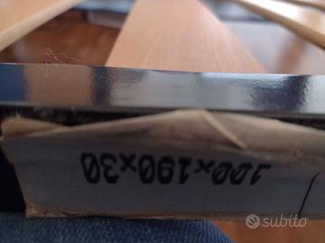 Letto rivestito di blu