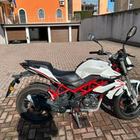 Benelli BN 125 2019  10k km Gomme nuove - Ricambi