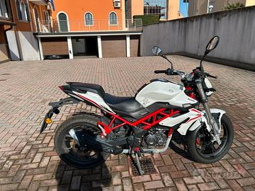 Benelli BN 125 2019  10k km Gomme nuove - Ricambi