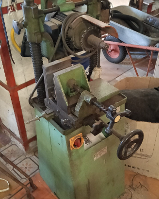 Attrezzatura officina fabbro – macchinari, utensil