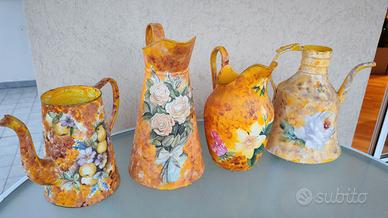 Brocca ed innaffiatoio decorati