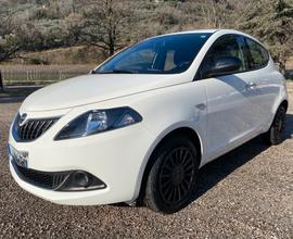 Lancia Ypsilon 1.0 FireFly Hybrid >WoW GLAMOUR !!!