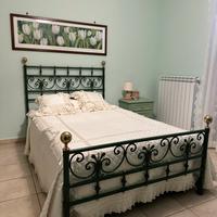 Stanzetta completa con letto a una piazza e mezza