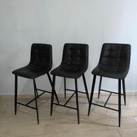 Set tre sgabelli in buone condizioni