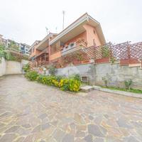 PORZIONE DI TRIFAMILIARE A ROMA