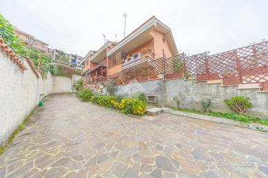 PORZIONE DI TRIFAMILIARE A ROMA