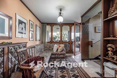 AD. DUOMO - CASA SINGOLA CON GIARDINO E GARAGE