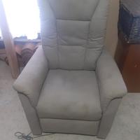 Poltrona solleva persona