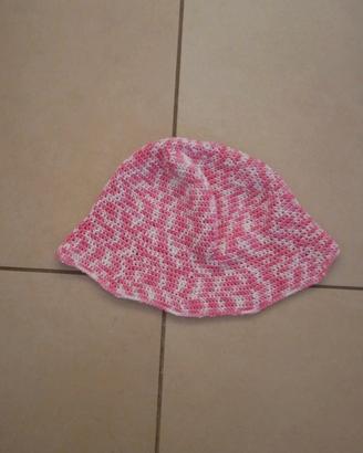 Buket hat rosa all'uncinetto 