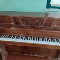 Pianoforte verticale Yamaha Chippendale