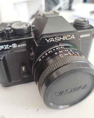 Yashica FX-3 2000 Super con 50 mm f 1.9
