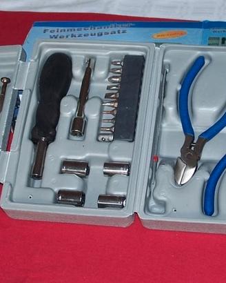 ASTUCCIO PORTATILE CON ATTREZZI 