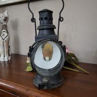 Lanterna ferroviaria antica in metallo