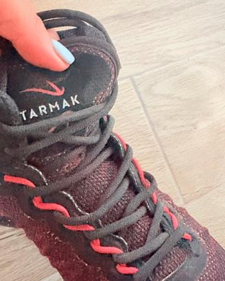 Scarpe da basket Tarmak (Decathlon) nere e rosse