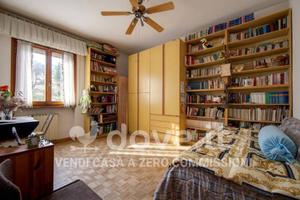 Appartamento di 131 m² con 5 locali e posto auto a
